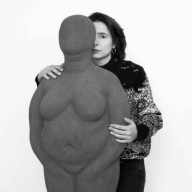 Le goût de M - REDIFF Prune Nourry, artiste plasticienne : « Pour sculpter ces “Vénus”, je me suis inspirée de l’histoire de ces femmes victimes de violence autant que de leur corps »