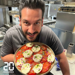 La salade caprese, trio de tomate-mozza-huile d'olive de Denny Imbroisi