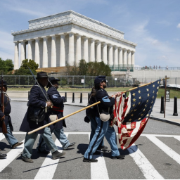 Joe Biden dit vouloir "redresser un tort historique" pour les militaires LGBT