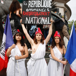 Nova était à la grande fête contre le RN place de la République