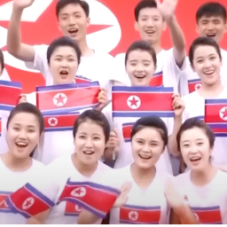 Kim Jong-un en "Bon Père Aimant" : son nouvel hymne vend du rêve