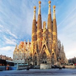 [6 LIEUX À VISITER] Quelle est l’histoire du chantier chaotique de la Sagrada Familia ?