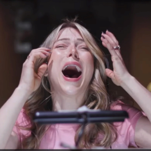 Ailleurs dans le monde - Ashley Peldon, la voix derrière le cri