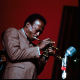 Pourquoi Miles Davis s’est fait passer à tabac, alors qu’il était censé passer sur scène ?