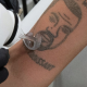 Un studio londonien propose de retirer gratuitement les tatouages de Kanye West